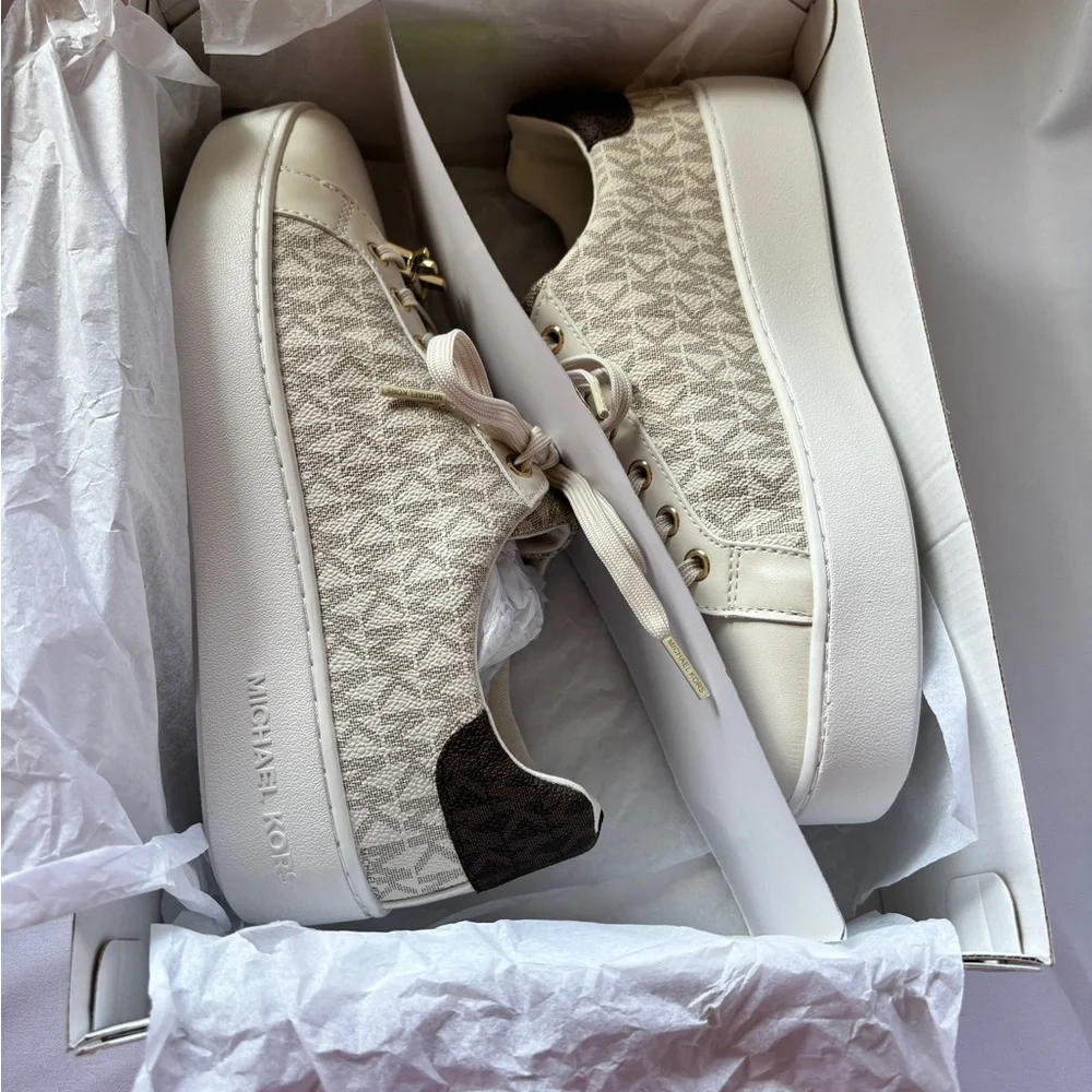 Michael Kors Poppy Lace Cream Sneaker - Picture 10 of 11
